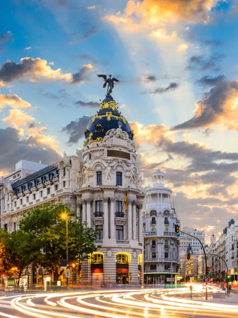 DMC Madrid: Metropolis building at calle Alcala with Gran Via